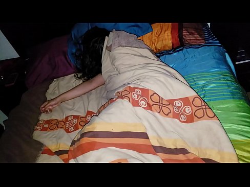 ❤️ Pāvests, kas bārdina savu jauno pamāti, kamēr viņa guļ. Porno pie mums ❤